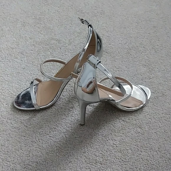 Like new - Picture 2 of 3